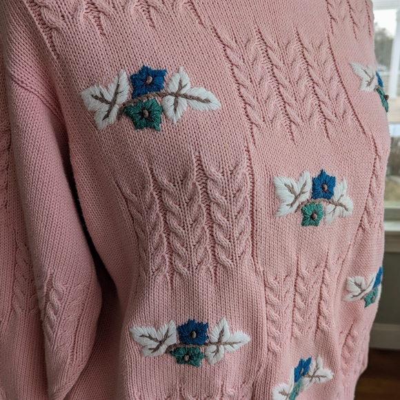 Vintage 90s Y2K Handknit Embroidered Pink Floral Cableknit Pullover Sweater M - Picture 2 of 4